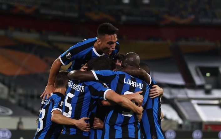  米兰双雄隔空较劲，国米小胜延续对德比优势  